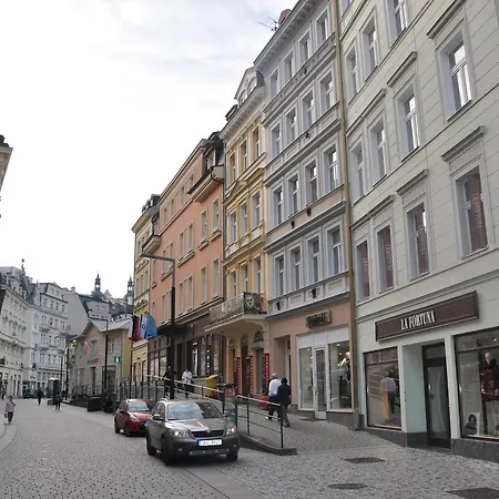 Lukas Apartmán